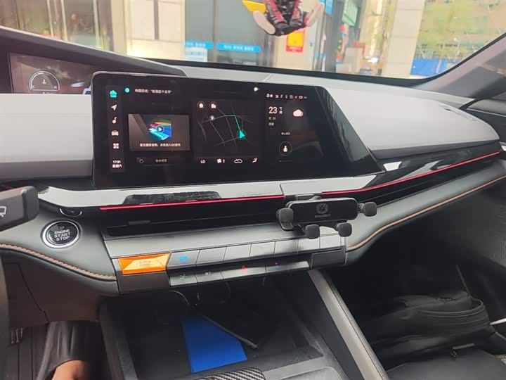 Changan UNI-V 2022 1.5 T Premium — фото 13