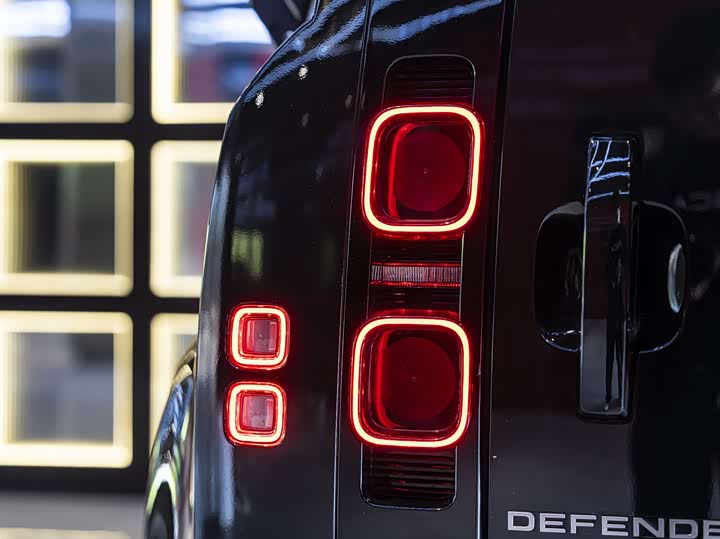 Land Rover Defender — фото 11