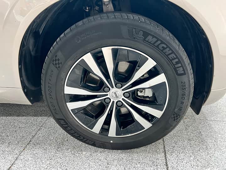 Volvo XC60 2023 B 5 4 WD — фото 14