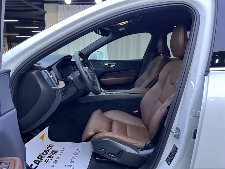 Volvo XC60 2022 B 5 4 WD — фото 7
