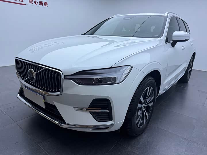 Volvo XC60 2022 B 5 4 WD — фото 1