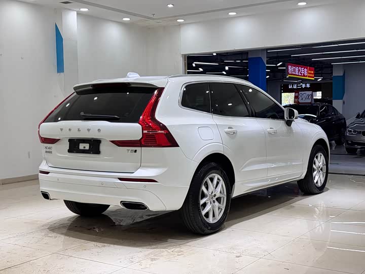 Volvo XC60 2019 T 5 4 WD V — фото 6