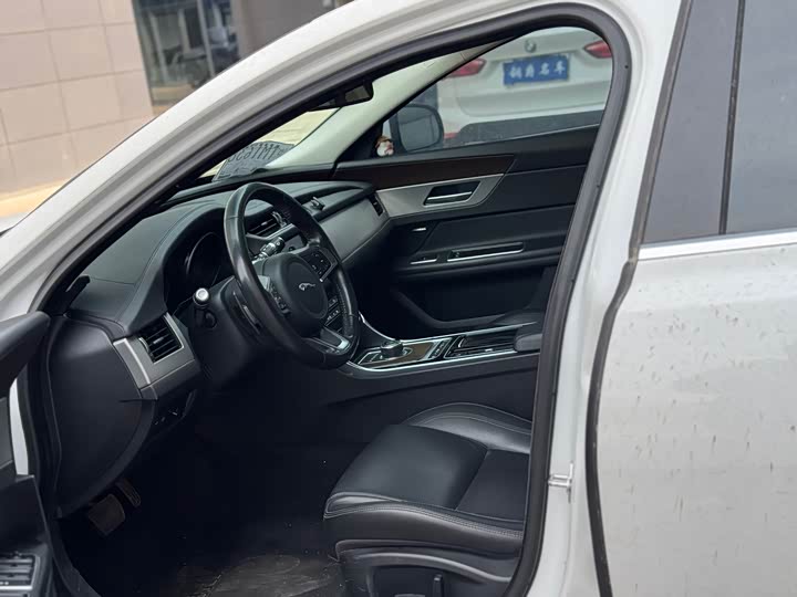 Jaguar XFL 2018 XFL 2.0 T 200 PS — фото 4