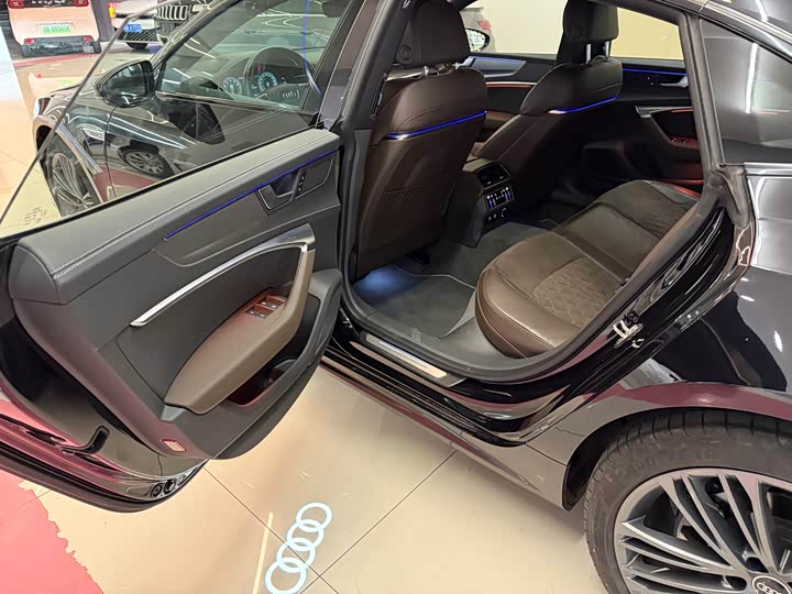 Audi A7L 2022 45 TFSI quattro S-line — фото 8