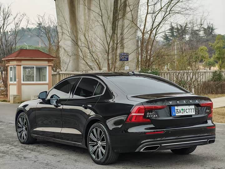Volvo S60 2022 B 4 — фото 13