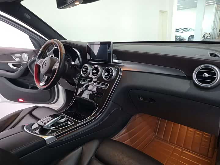 Mercedes-Benz GLC 2016 GLC 260 4 MATIC Luxury — фото 5