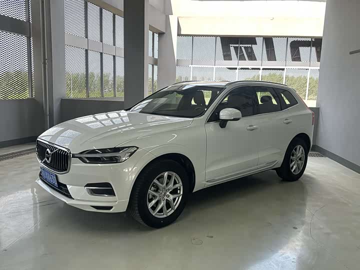 Volvo XC60 2020 T 5 4 WD — фото 1