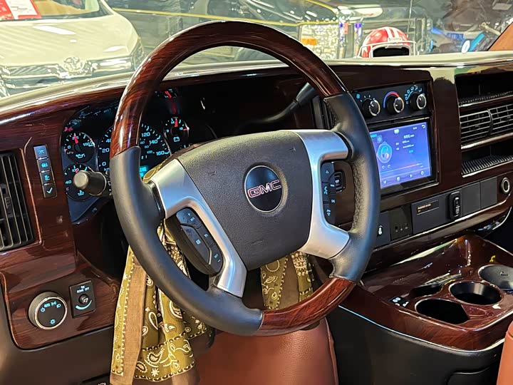 GMC SAVANA 2015 5.3 L 4 WD — фото 28
