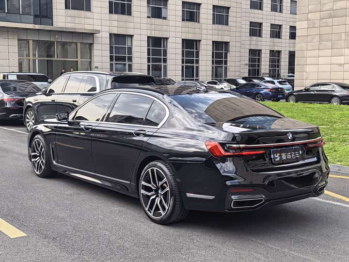 BMW 7-Series 2021 740 Li x Drive M — фото 5