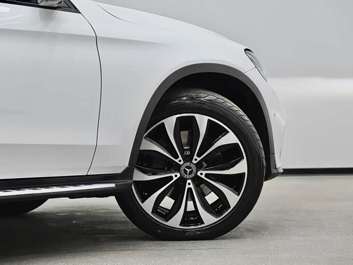 Mercedes-Benz GLC 2019 GLC 260 4 MATIC SUV — фото 32