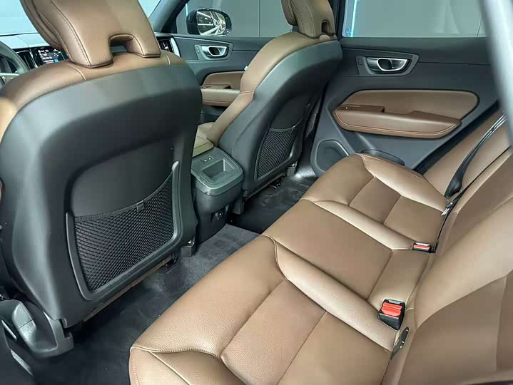 Volvo XC60 2024 B 5 4 WD — фото 10