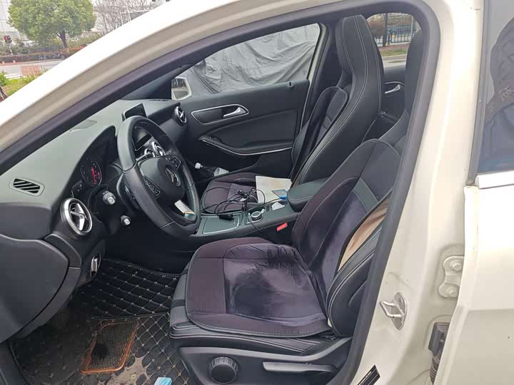 Mercedes-Benz A-Class 2016 A 200 — фото 7