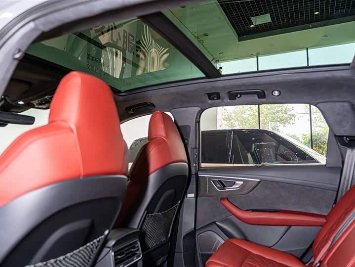 Audi SQ7 2024 4.0 TFSI — фото 12