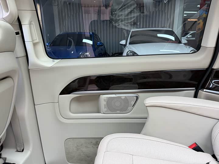 Mercedes-Benz V-Class 2017 V 260 — фото 32