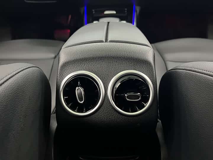 Mercedes-Benz GLB 2023 GLB 220 — фото 14
