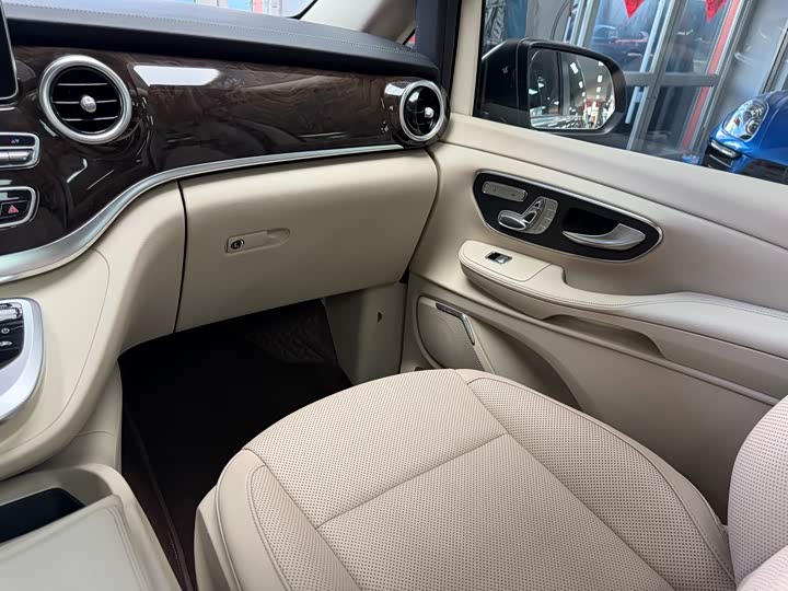 Mercedes-Benz V-Class 2017 V 260 — фото 30