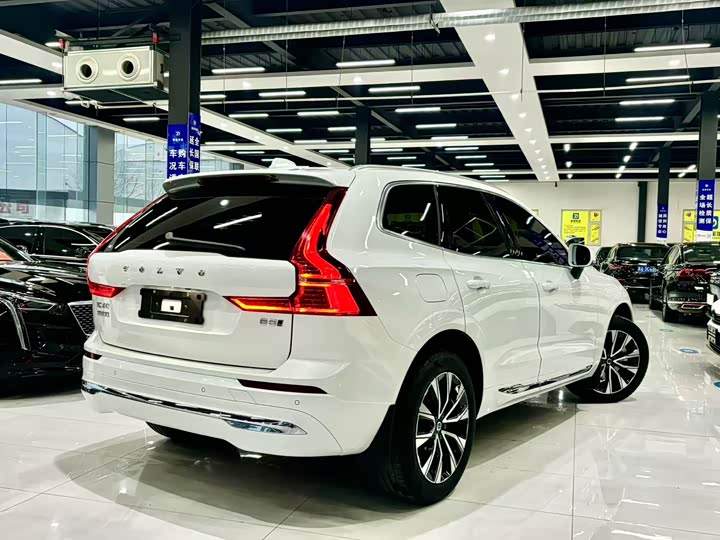 Volvo XC60 2024 B 5 4 WD — фото 9