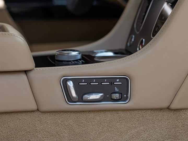Aston Martin Rapide 2017 6.0 L S — фото 19