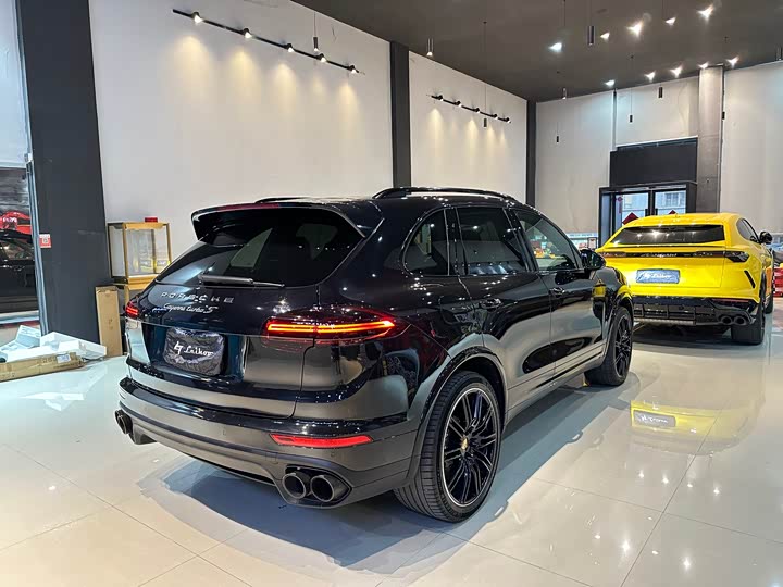 Porsche Cayenne 2016 Cayenne Turbo S 4.8 T — фото 7