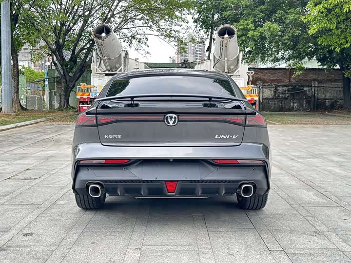 Changan UNI-V 2022 1.5 T Premium — фото 9
