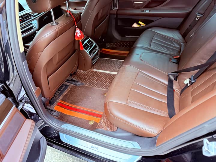 BMW 7 Series 730Li продвинутая — фото 12
