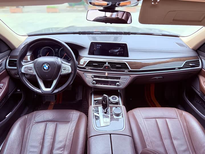 BMW 7 Series 730Li продвинутая — фото 13