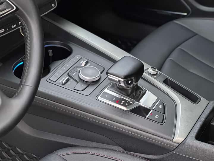 Audi A4L 2019 40 TFSI VI — фото 7