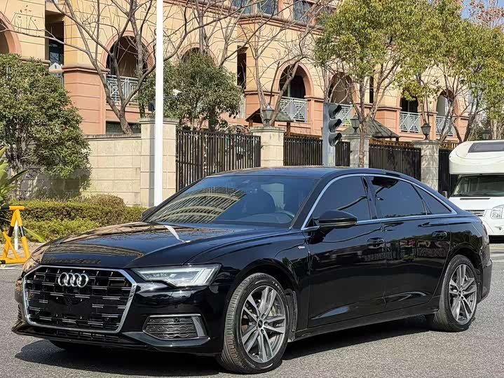 Audi A6L 2022 40 TFSI — фото 1
