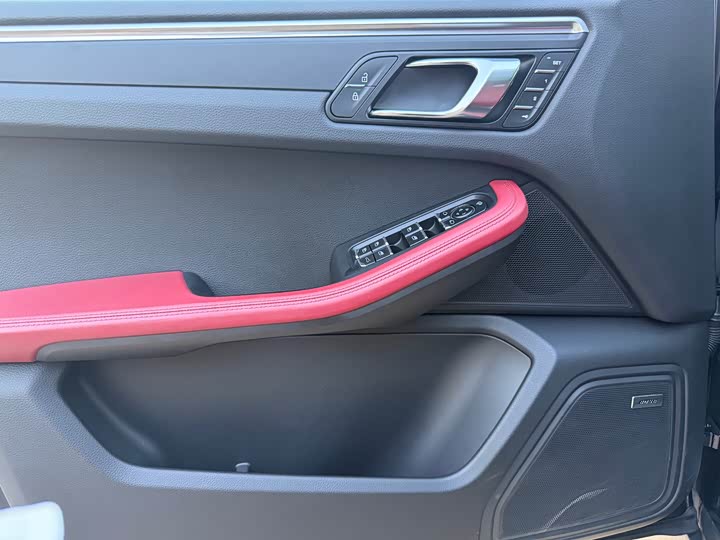 Porsche Macan 2023 Macan 2.0 T — фото 7