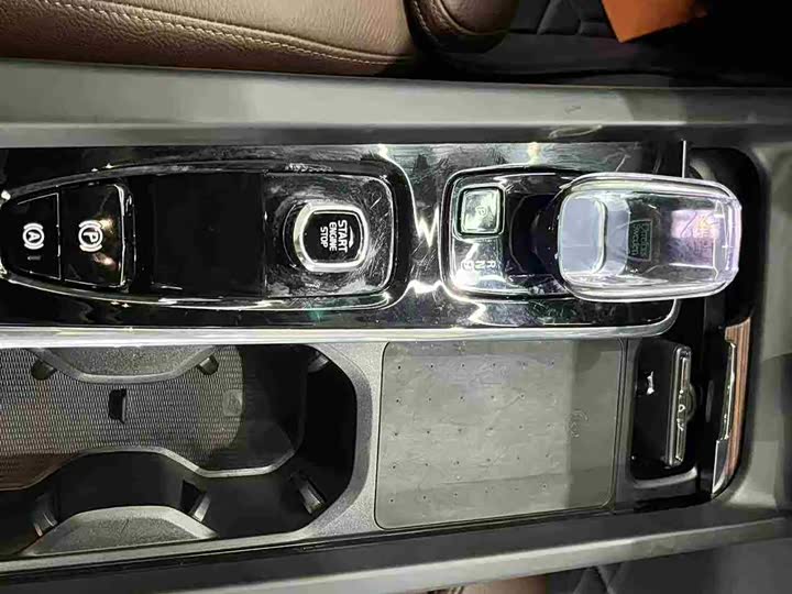 Volvo XC60 Hybrid 2025 Hybrid 4 WD — фото 21