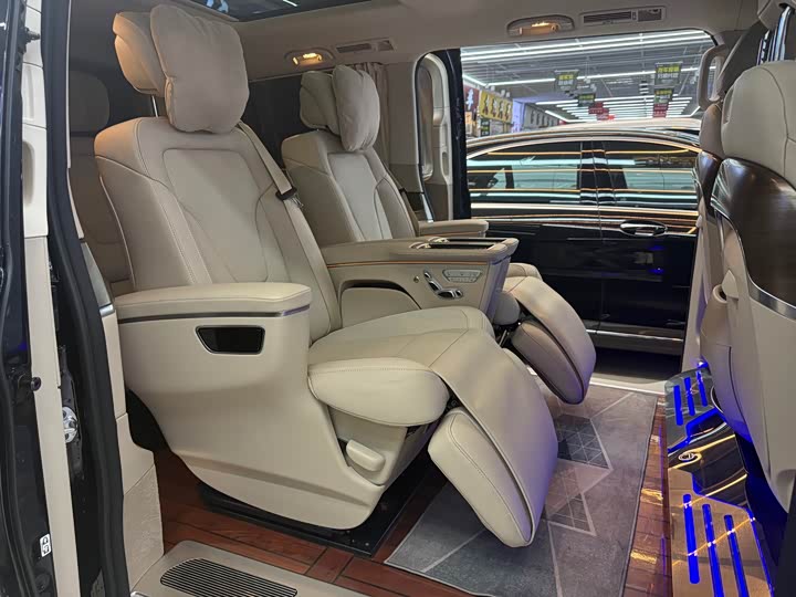 Mercedes-Benz V-Class 2022 V 260 L — фото 14