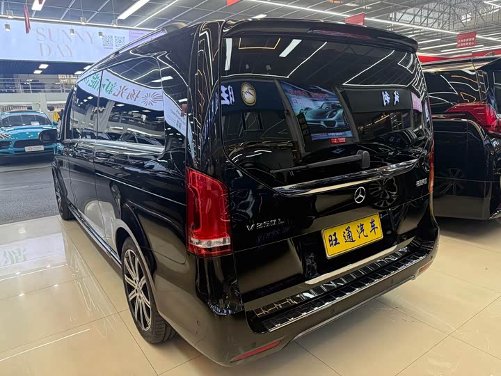 Mercedes-Benz V-Class 2022 V 260 L — фото 4