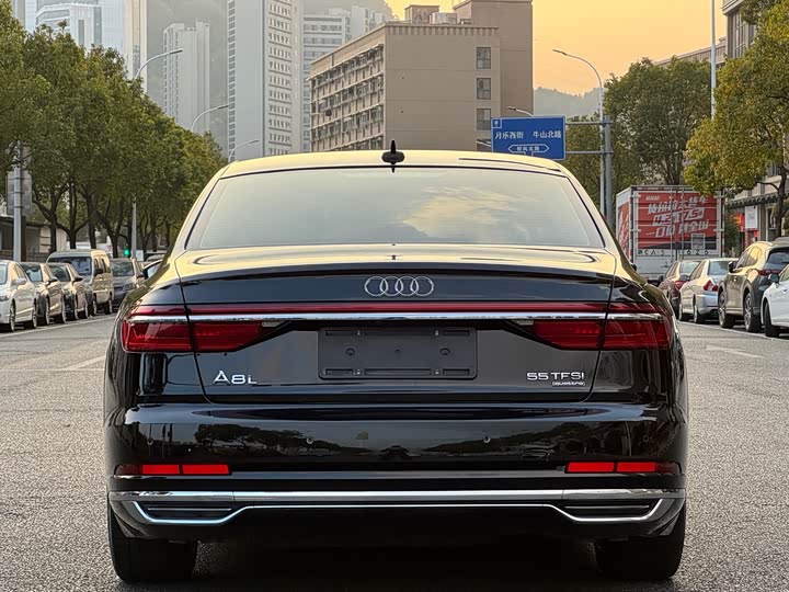 Audi A8 2022 A 8 L 50 TFSI quattro Comfort — фото 5