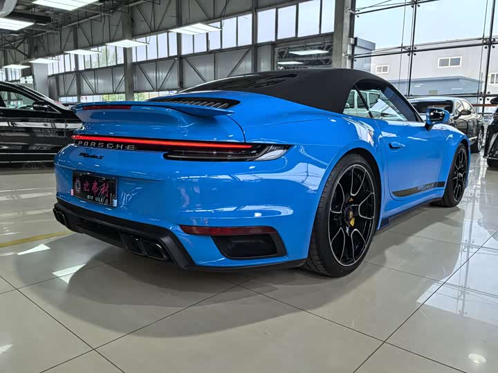 Porsche 911 2023 Turbo S Cabriolet 3.7 T — фото 8