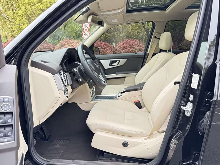 Mercedes-Benz GLK-Class 2015 GLK 300 4 MATIC — фото 10