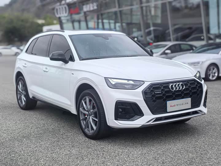 Audi Q5L 2023 40 T — фото 2