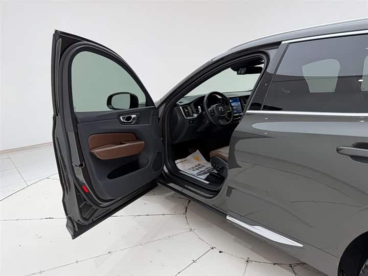 Volvo XC60 2022 B 5 4 WD — фото 13