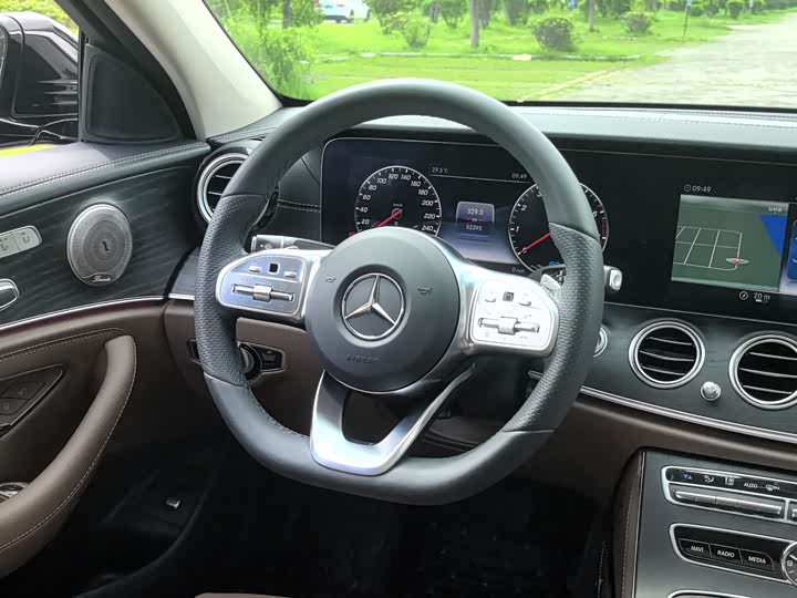 Mercedes-Benz E-Class 2020 E 260 L Sport — фото 16