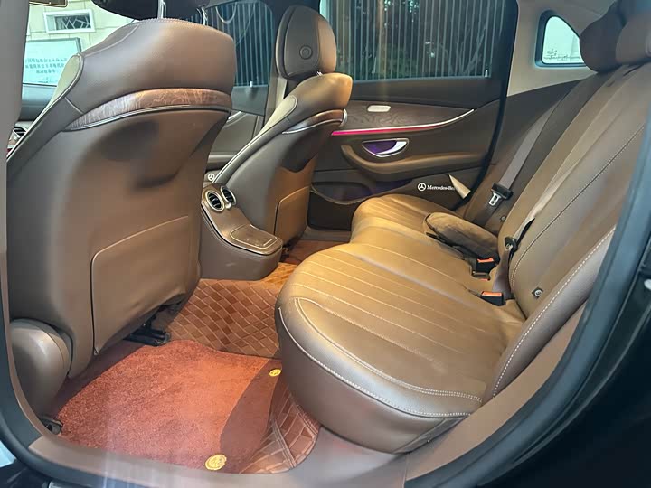 Mercedes-Benz E-Class 2023 E 260 L Sport — фото 5