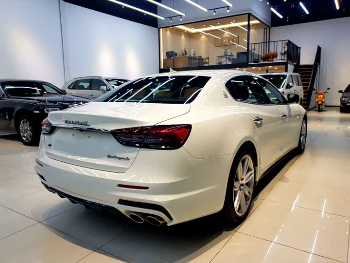 Maserati Quattroporte — фото 6