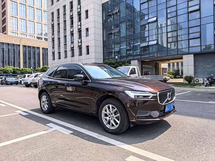 Volvo XC60 2018 T 5 4 WD — фото 7