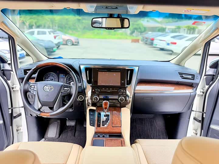 Toyota Alphard — фото 5