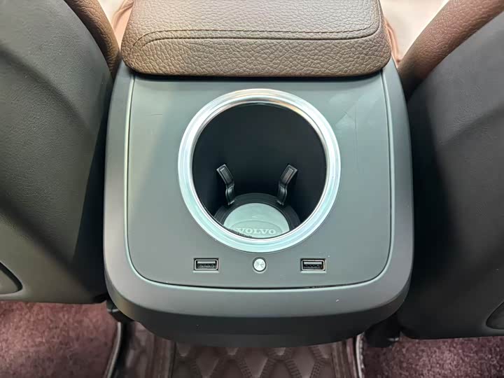 Volvo XC60 2022 B 5 4 WD — фото 12