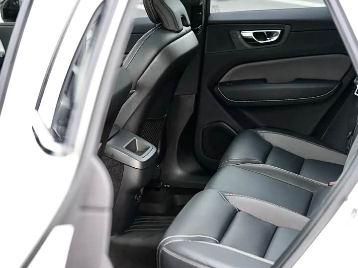 Volvo XC60 2021 T 5 4 WD — фото 19