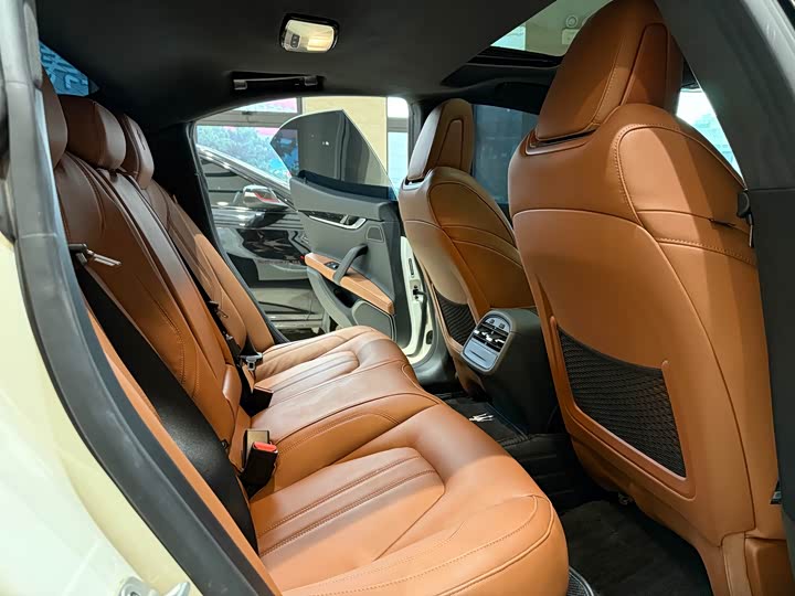Maserati Ghibli 2023 3.0 T Modena — фото 14