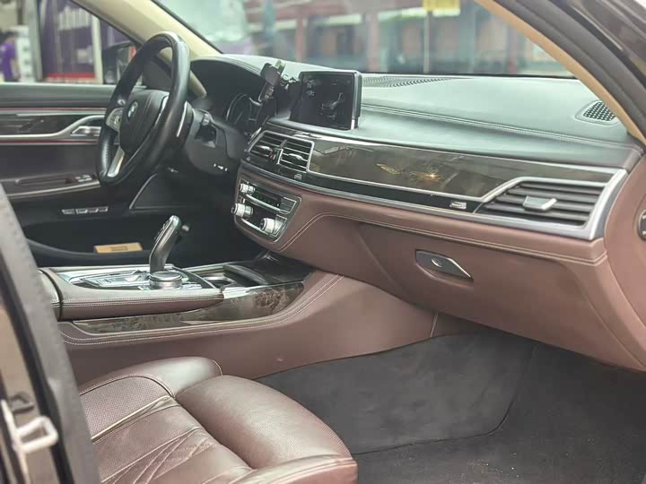 BMW 7 Series 740Li продвинутая — фото 5