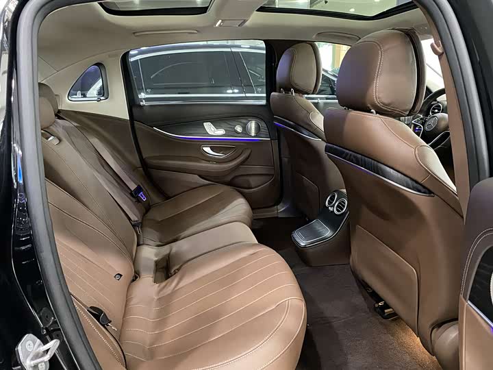 Mercedes-Benz E-Class 2022 E 300 L Luxury — фото 8