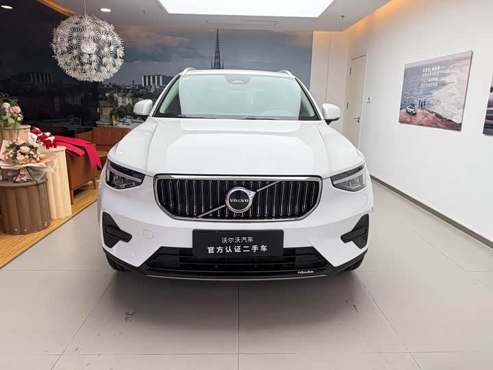 Volvo XC40 2025 B 4 WD — фото 2