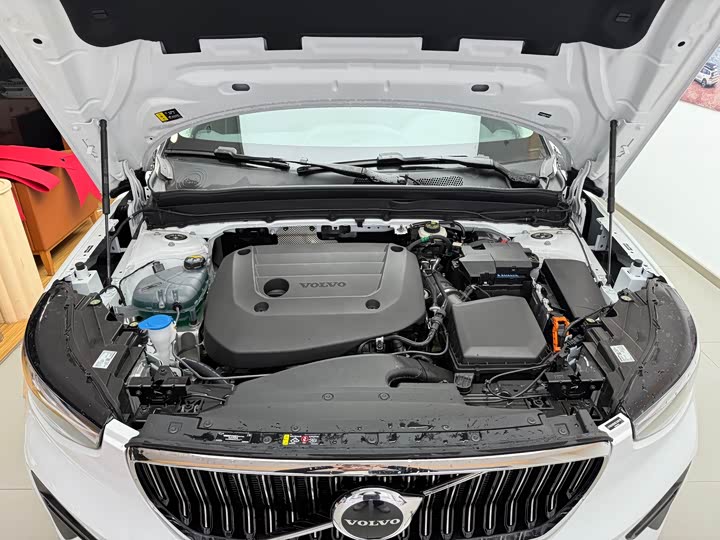 Volvo XC40 2025 B 4 WD — фото 17