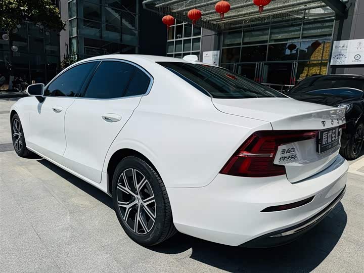 Volvo S60 2023 B 4 — фото 5